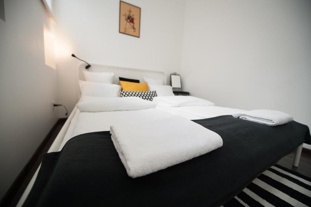Апартаменты Romantic New 2 Bedroom Vilnius Best Location Вильнюс-64
